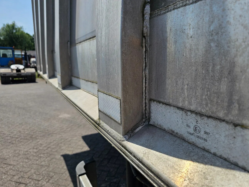 Semirremolque volquete Benalu Wide spread - Steelspring - 100m3 - ALU / ALU: foto 9 Semirremolque volquete Benalu Wide spread - Steelspring - 100m3 - ALU / ALU: foto 9