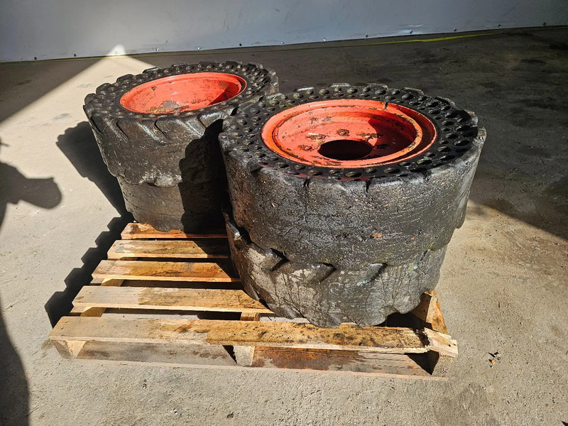 Michelin 30x10-16 - Neumático para Camión: foto 2 Michelin 30x10-16 - Neumático para Camión: foto 2