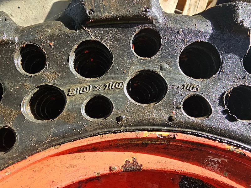 Michelin 30x10-16 - Neumático para Camión: foto 4 Michelin 30x10-16 - Neumático para Camión: foto 4