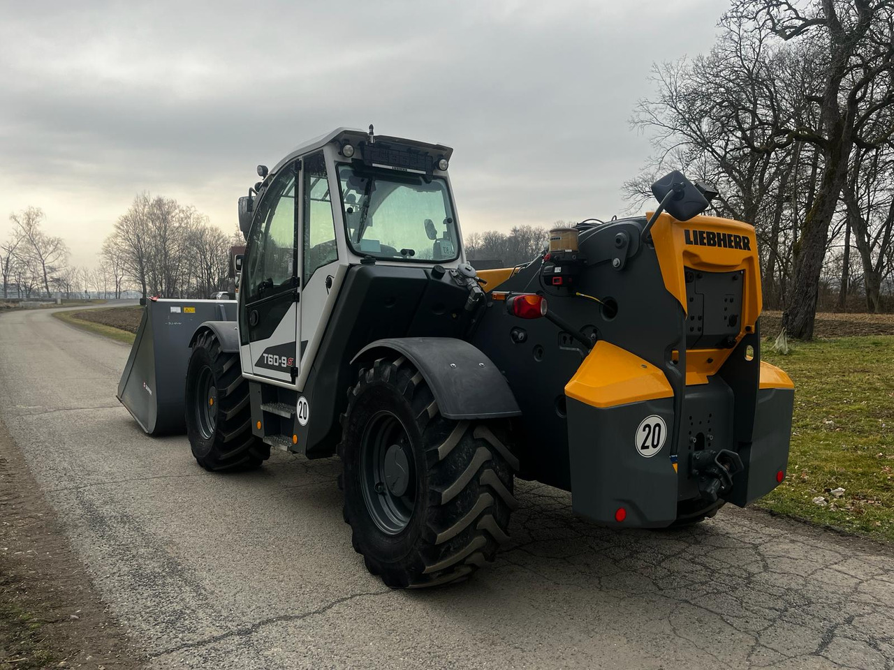 LIEBHERR T 60-9s - Cargadora de ruedas telescópica: foto 5 LIEBHERR T 60-9s - Cargadora de ruedas telescópica: foto 5