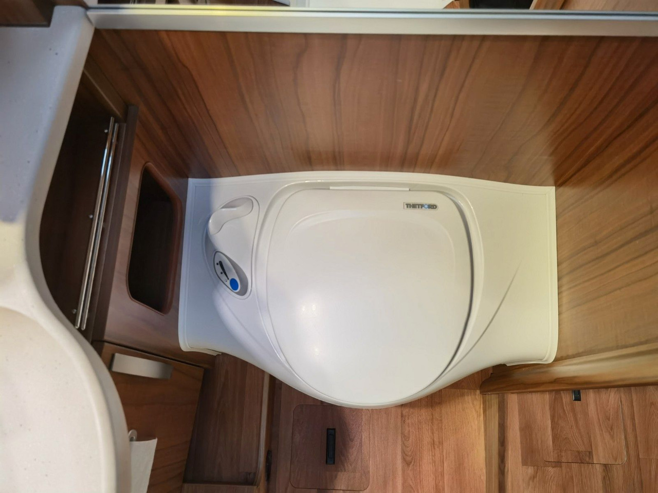 Autocaravana perfilada HYMER / ERIBA / HYMERCAR EXSIS T 588 / SAT / AHK / NAVI / EINZELBETTEN: foto 22