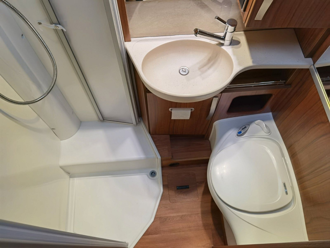 Autocaravana perfilada HYMER / ERIBA / HYMERCAR EXSIS T 588 / SAT / AHK / NAVI / EINZELBETTEN: foto 21