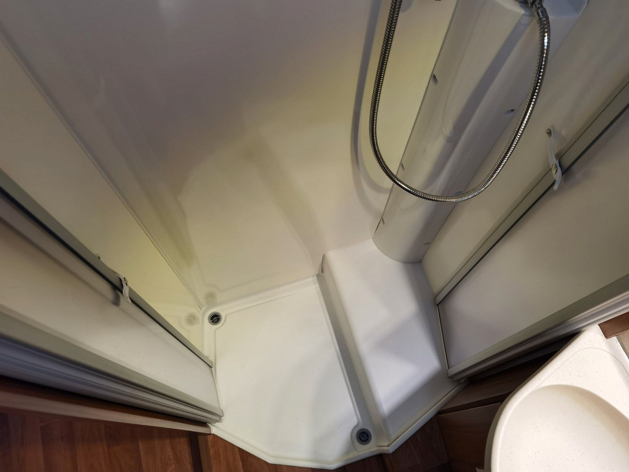 Autocaravana perfilada HYMER / ERIBA / HYMERCAR EXSIS T 588 / SAT / AHK / NAVI / EINZELBETTEN: foto 23