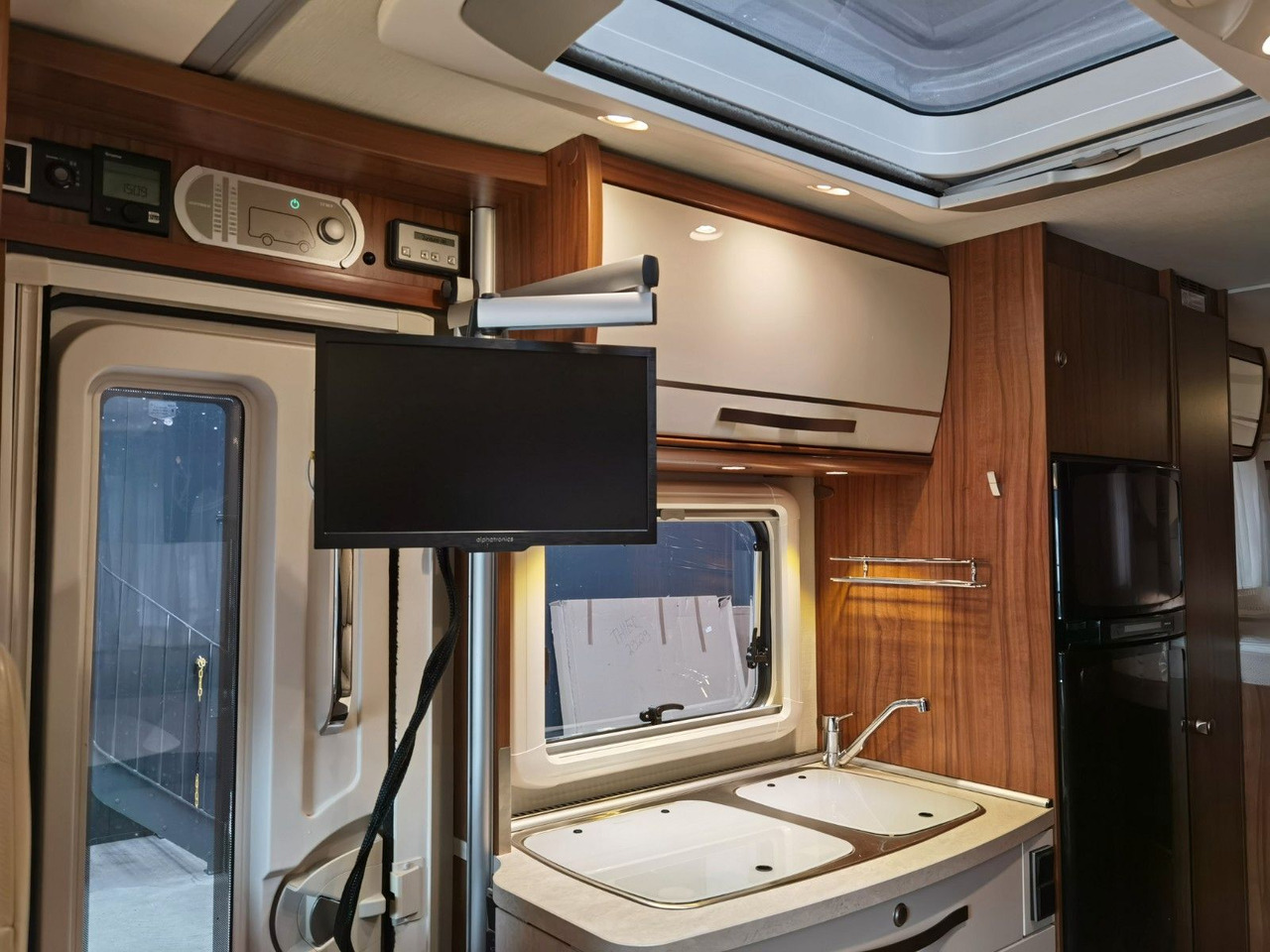 Autocaravana perfilada HYMER / ERIBA / HYMERCAR EXSIS T 588 / SAT / AHK / NAVI / EINZELBETTEN: foto 24