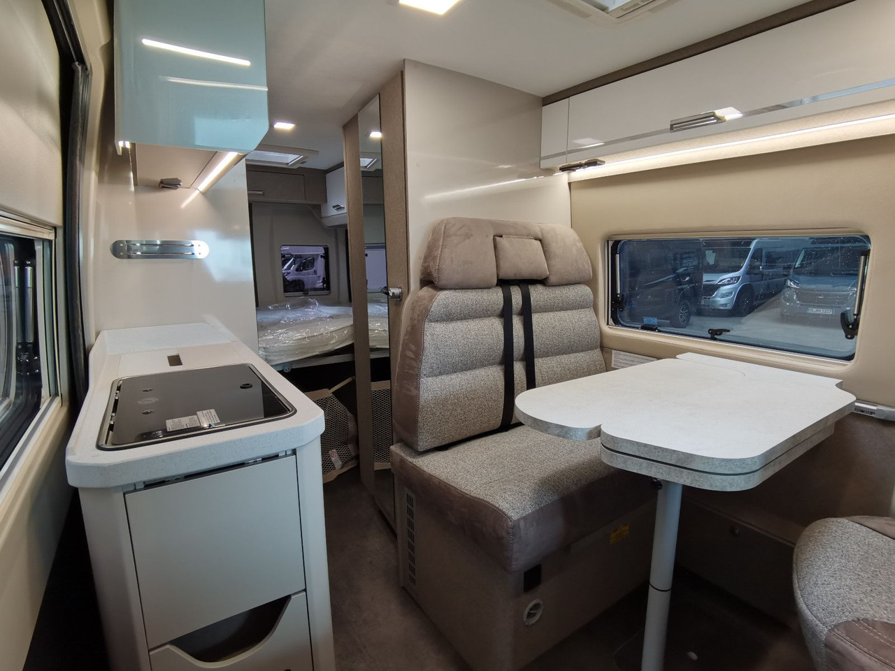 Cámper Karmann DAVIS 590 LIFESTYLE / 140PS / SKY-ROOF & ALU: foto 12 Cámper Karmann DAVIS 590 LIFESTYLE / 140PS / SKY-ROOF & ALU: foto 12