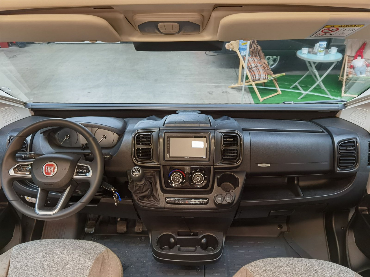 Cámper Karmann DAVIS 590 LIFESTYLE / 140PS / SKY-ROOF & ALU: foto 9 Cámper Karmann DAVIS 590 LIFESTYLE / 140PS / SKY-ROOF & ALU: foto 9