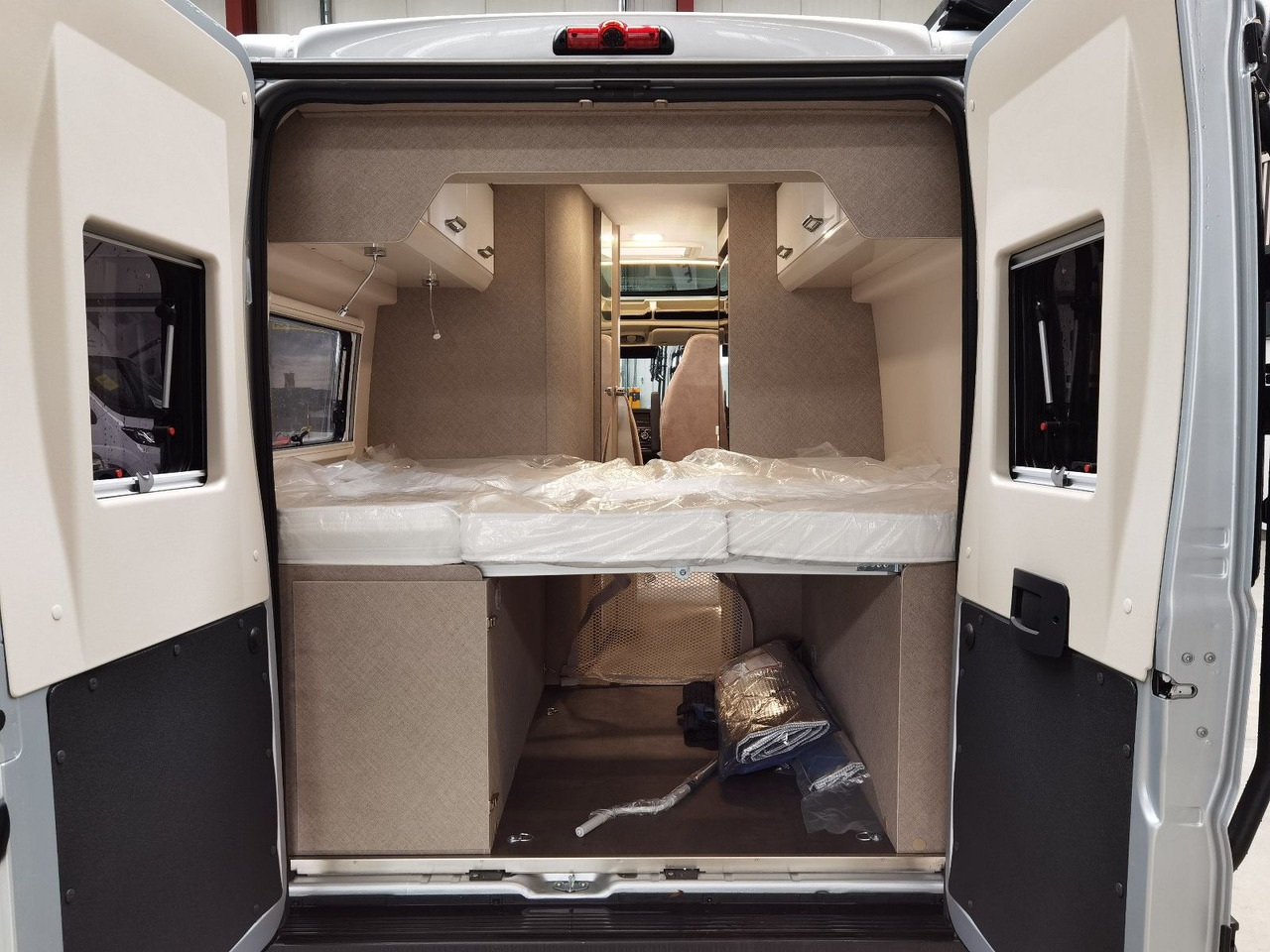 Cámper Karmann DAVIS 590 LIFESTYLE / 140PS / SKY-ROOF & ALU: foto 8 Cámper Karmann DAVIS 590 LIFESTYLE / 140PS / SKY-ROOF & ALU: foto 8