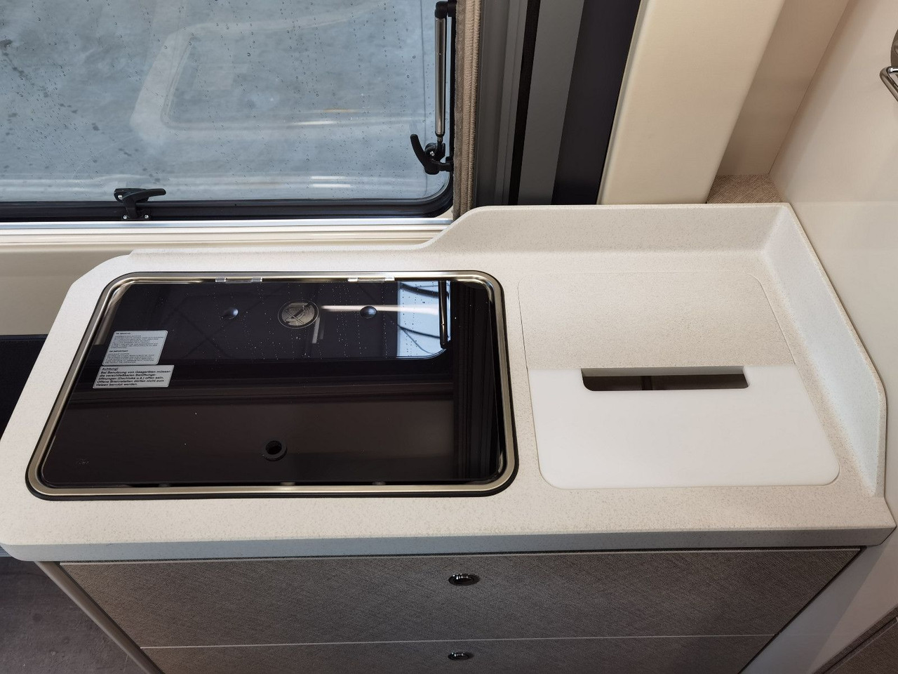 Cámper Karmann DAVIS 590 LIFESTYLE / 140PS / SKY-ROOF & ALU: foto 13 Cámper Karmann DAVIS 590 LIFESTYLE / 140PS / SKY-ROOF & ALU: foto 13