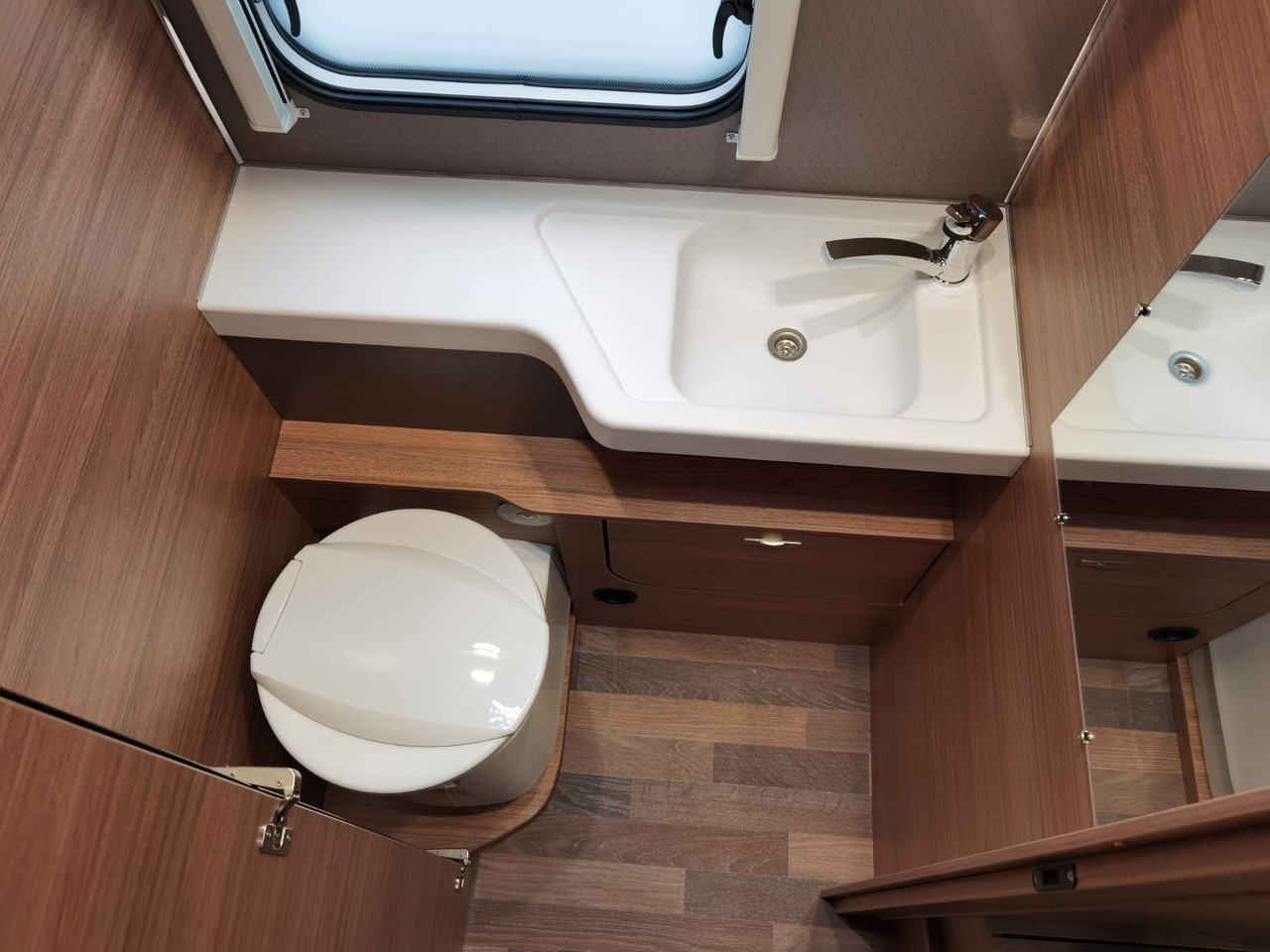 Autocaravana perfilada Weinsberg CARASUITE 650 MG / 140PS / HECKBETT & HUBBETT: foto 29 Autocaravana perfilada Weinsberg CARASUITE 650 MG / 140PS / HECKBETT & HUBBETT: foto 29