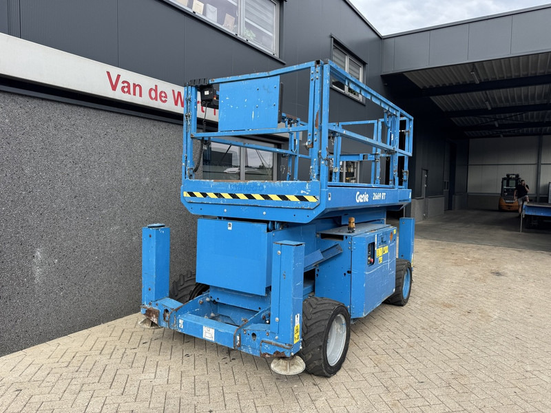 Genie GS 2669 RT Hoogwerker / Arbeitsbuhne 10mtr werkhoogte 4x4 kubota DIESEL 2013 - Plataforma de tijeras: foto 3 Genie GS 2669 RT Hoogwerker / Arbeitsbuhne 10mtr werkhoogte 4x4 kubota DIESEL 2013 - Plataforma de tijeras: foto 3