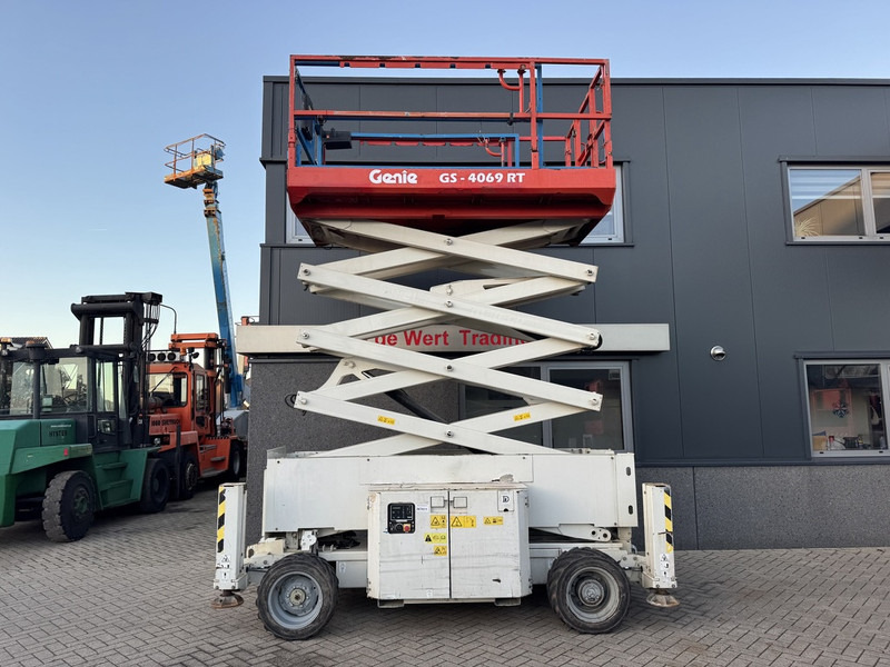 Genie GS 4069 RT Hoogwerker / Arbeitsbuhne 14mtr werkhoogte 4x4 Kubota DIESEL 2012 - Plataforma de tijeras: foto 5 Genie GS 4069 RT Hoogwerker / Arbeitsbuhne 14mtr werkhoogte 4x4 Kubota DIESEL 2012 - Plataforma de tijeras: foto 5