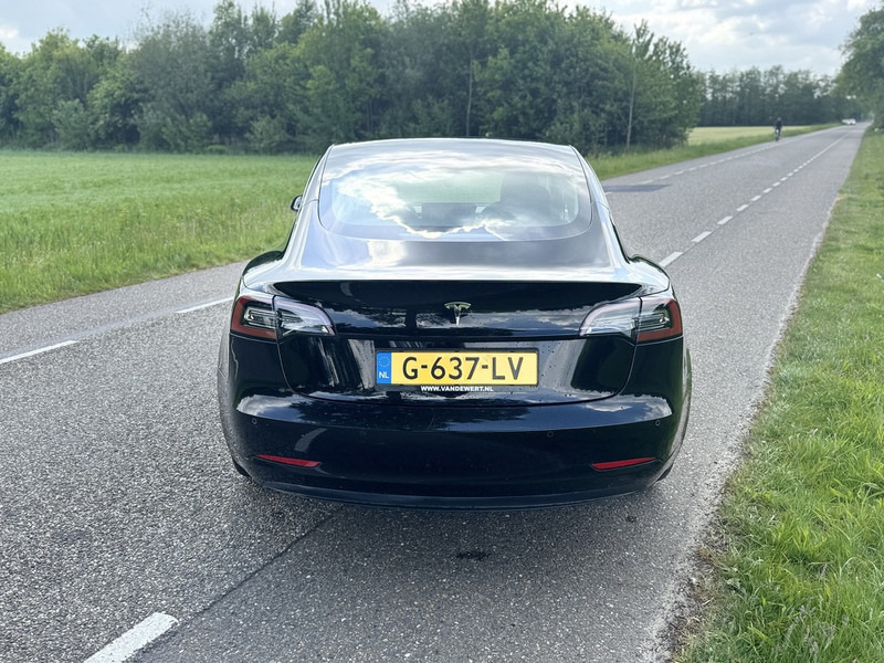 Tesla Model 3 - Sedan: foto 5 Tesla Model 3 - Sedan: foto 5