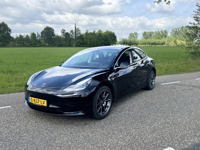 Tesla Model 3 - Sedan: foto 2 Tesla Model 3 - Sedan: foto 2
