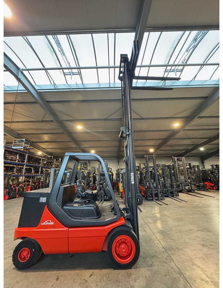 01/2017 LINDE E40 4.000KG DUPLEX 3RD VALVE 200CM SIDESHIFT ELECTRIC FORKLIFT - Carretilla elevadora: foto 2 01/2017 LINDE E40 4.000KG DUPLEX 3RD VALVE 200CM SIDESHIFT ELECTRIC FORKLIFT - Carretilla elevadora: foto 2