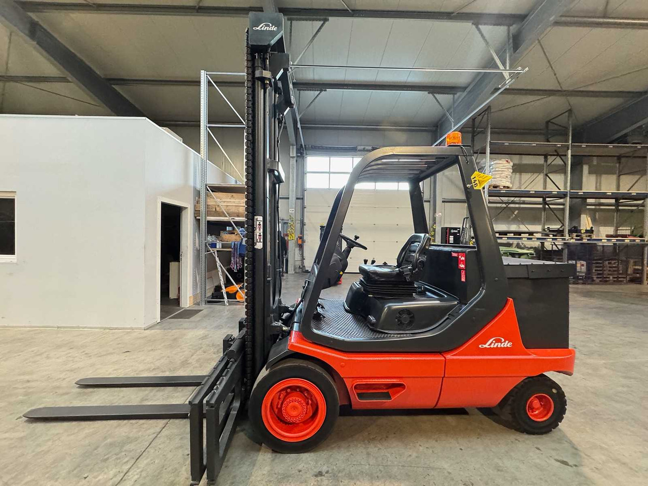 01/2017 LINDE E40 4.000KG DUPLEX 3RD VALVE 200CM SIDESHIFT ELECTRIC FORKLIFT - Carretilla elevadora: foto 3 01/2017 LINDE E40 4.000KG DUPLEX 3RD VALVE 200CM SIDESHIFT ELECTRIC FORKLIFT - Carretilla elevadora: foto 3