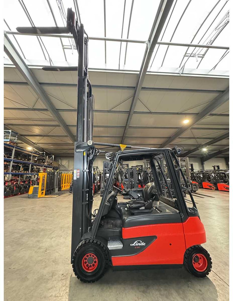 09/2021 SERVICE+UVV 10/2026 LINDE E30 TRIPLEX 513CM 3RD+4TH VALVE FORK ADJUSTER ELECTRIC FORKLIFT 5.255 HOURS - Carretilla elevadora: foto 4 09/2021 SERVICE+UVV 10/2026 LINDE E30 TRIPLEX 513CM 3RD+4TH VALVE FORK ADJUSTER ELECTRIC FORKLIFT 5.255 HOURS - Carretilla elevadora: foto 4