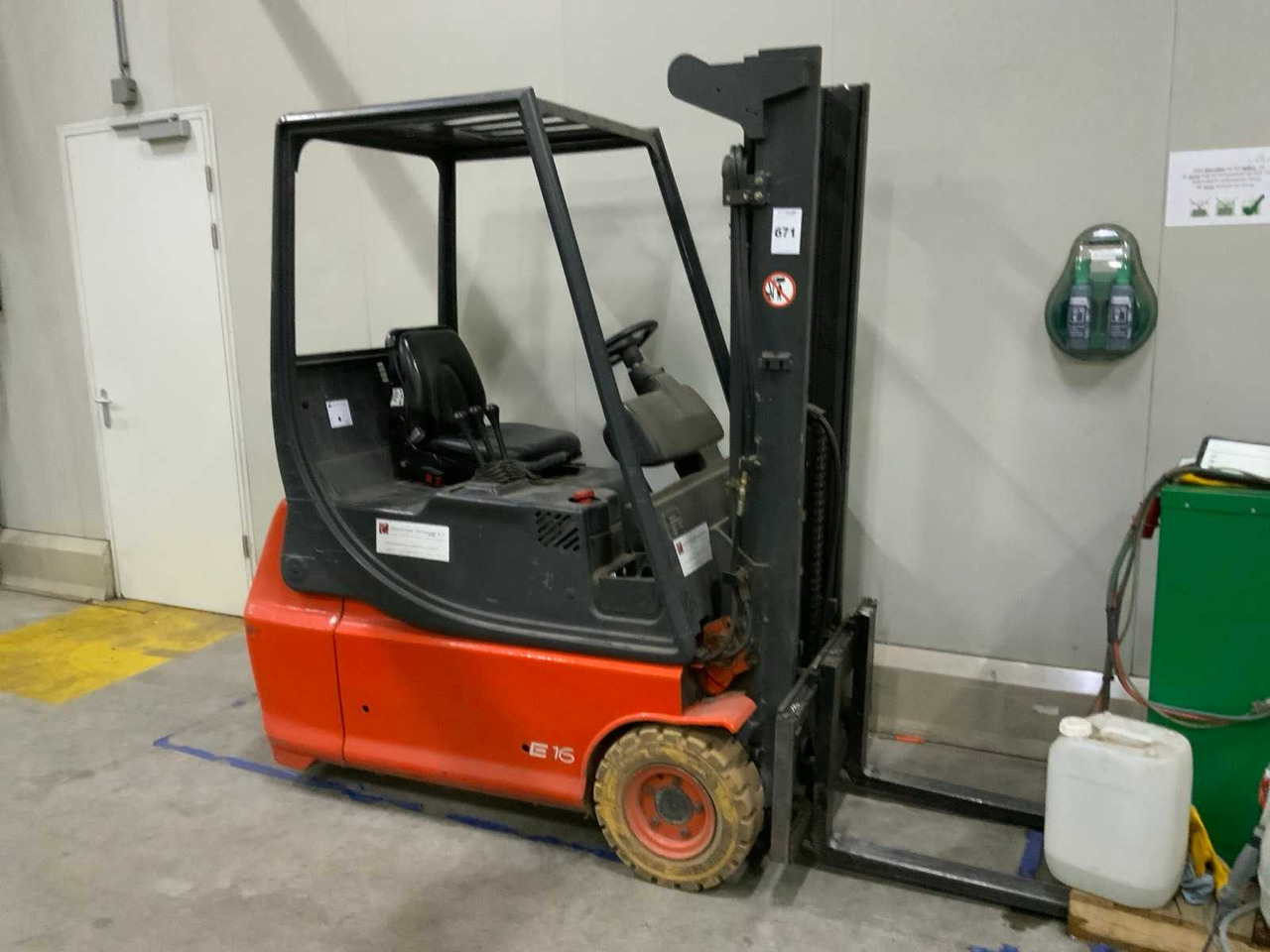 1997 LINDE E16 FORKLIFT - Carretilla elevadora: foto 1 1997 LINDE E16 FORKLIFT - Carretilla elevadora: foto 1