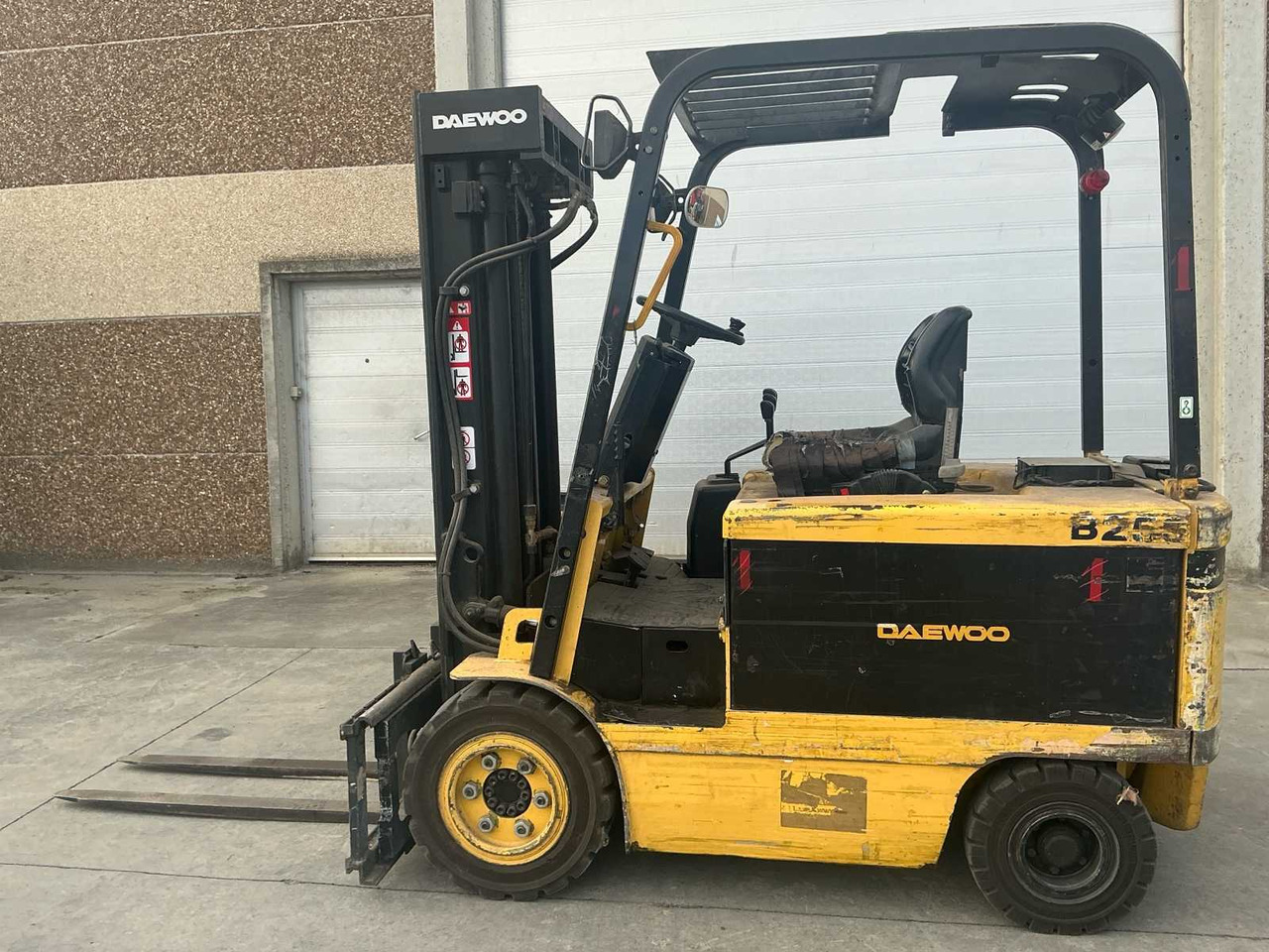 1998 DAEWOO B25S-2 FORKLIFT - Carretilla elevadora: foto 1 1998 DAEWOO B25S-2 FORKLIFT - Carretilla elevadora: foto 1