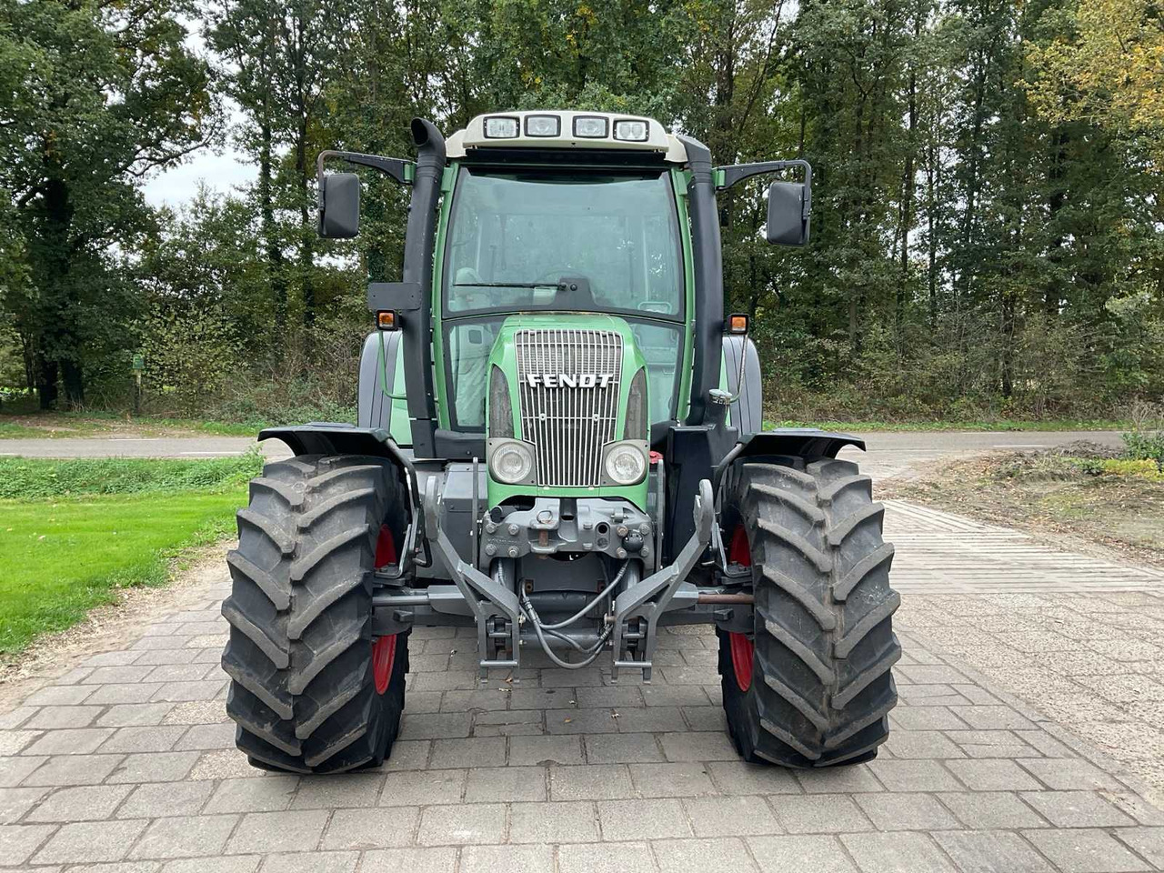 2000 FENDT FARMER 410 VARIO ALL-WHEEL DRIVE FARM TRACTOR - Tractor: foto 2 2000 FENDT FARMER 410 VARIO ALL-WHEEL DRIVE FARM TRACTOR - Tractor: foto 2