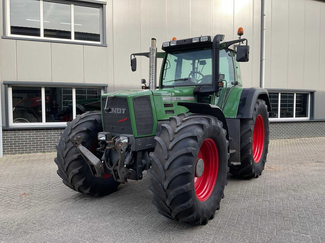 2000 FENDT FAVORIT 816 ALL-WHEEL DRIVE AGRICULTURAL TRACTOR - Tractor: foto 2 2000 FENDT FAVORIT 816 ALL-WHEEL DRIVE AGRICULTURAL TRACTOR - Tractor: foto 2