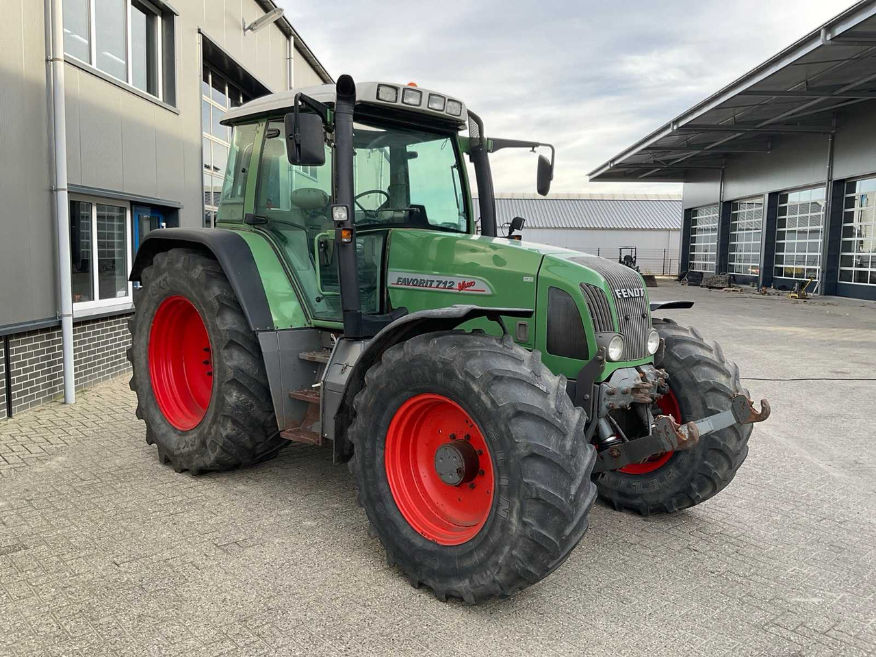 2000 FENDT VARIO 712 ALL-WHEEL DRIVE FARM TRACTOR - Tractor: foto 4 2000 FENDT VARIO 712 ALL-WHEEL DRIVE FARM TRACTOR - Tractor: foto 4