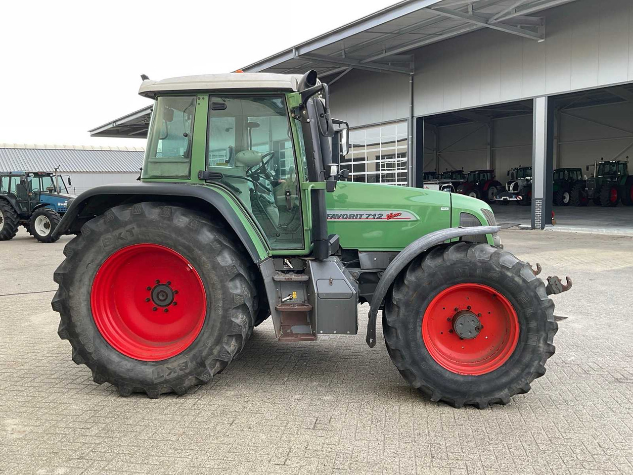 2000 FENDT VARIO 712 ALL-WHEEL DRIVE FARM TRACTOR - Tractor: foto 5 2000 FENDT VARIO 712 ALL-WHEEL DRIVE FARM TRACTOR - Tractor: foto 5