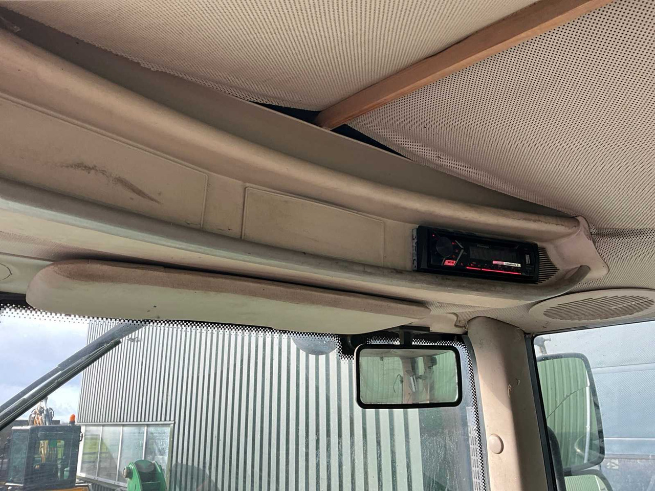 Tractor 2001 JOHN DEERE 6220 FOUR WHEEL DRIVE FARM TRACTOR: foto 18 Tractor 2001 JOHN DEERE 6220 FOUR WHEEL DRIVE FARM TRACTOR: foto 18