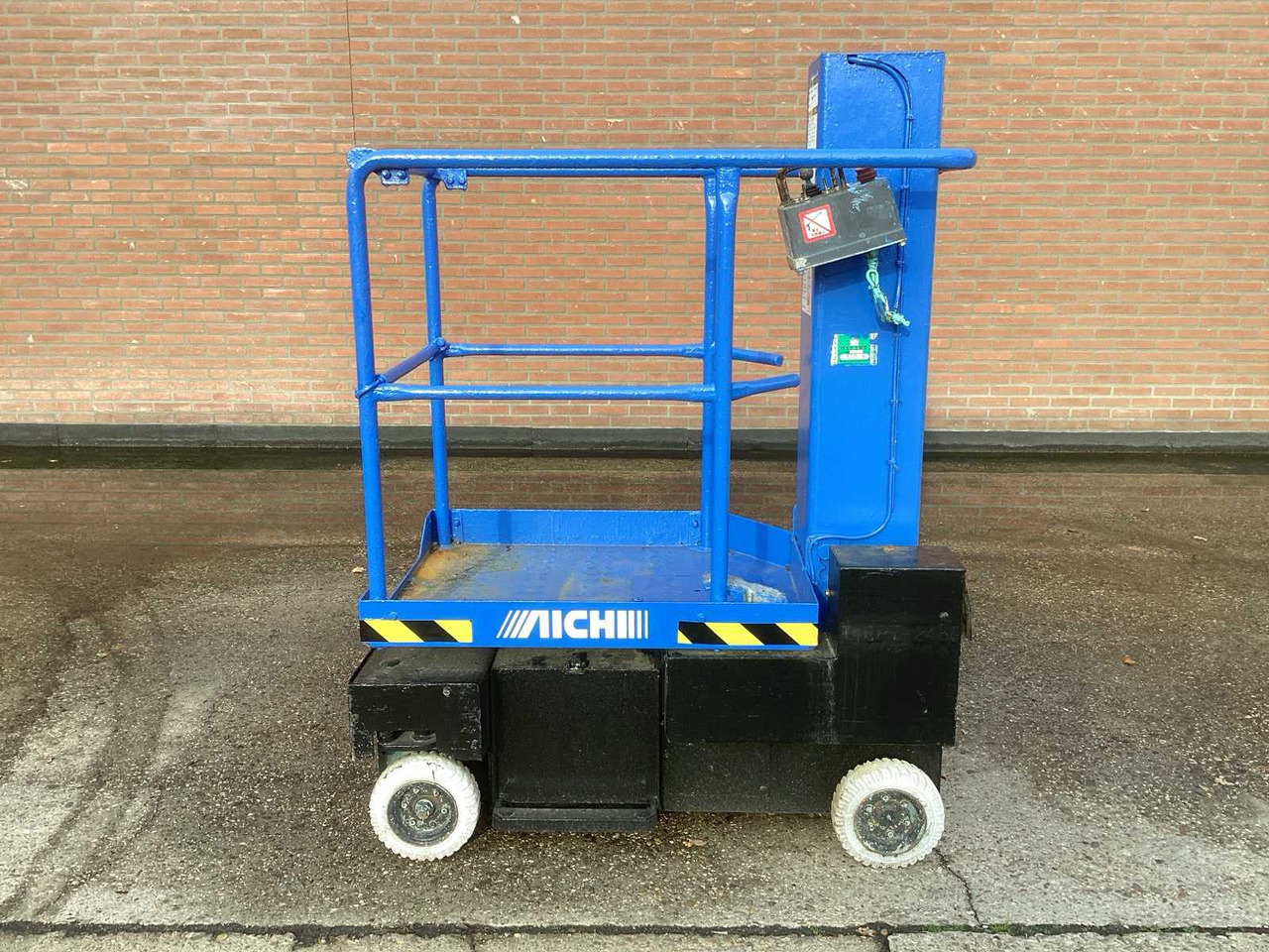 2007 AICHI SV 04 B AERIAL PLATFORM - Plataforma elevadora: foto 2 2007 AICHI SV 04 B AERIAL PLATFORM - Plataforma elevadora: foto 2