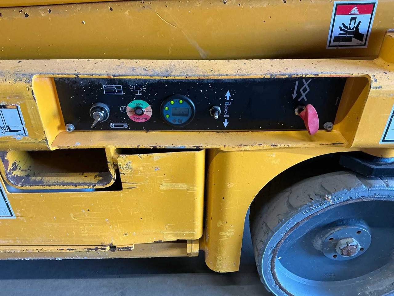 Plataforma elevadora 2008 HAULOTTE COMPACT 8 AERIAL PLATFORM: foto 6