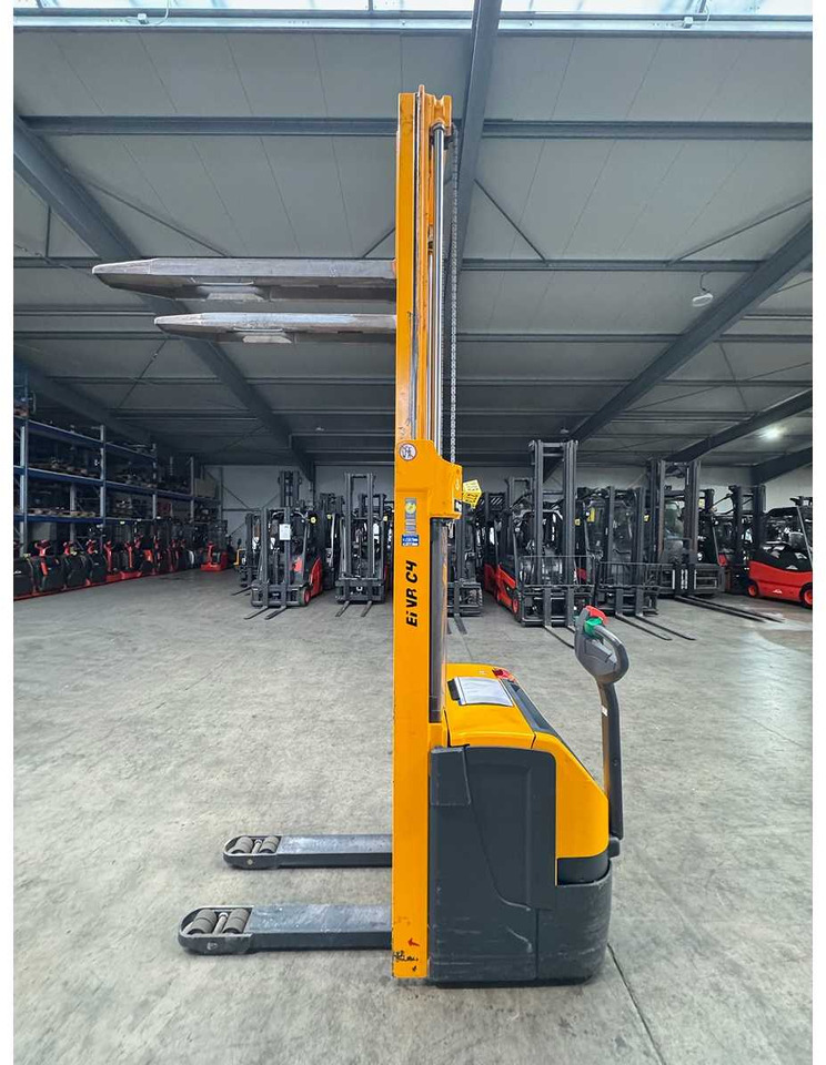 2011 JUNGHEINRICH EJC220 2,000KG STACKER PALLET TRUCK ANT 2,045 HOURS - Carretilla elevadora: foto 4 2011 JUNGHEINRICH EJC220 2,000KG STACKER PALLET TRUCK ANT 2,045 HOURS - Carretilla elevadora: foto 4