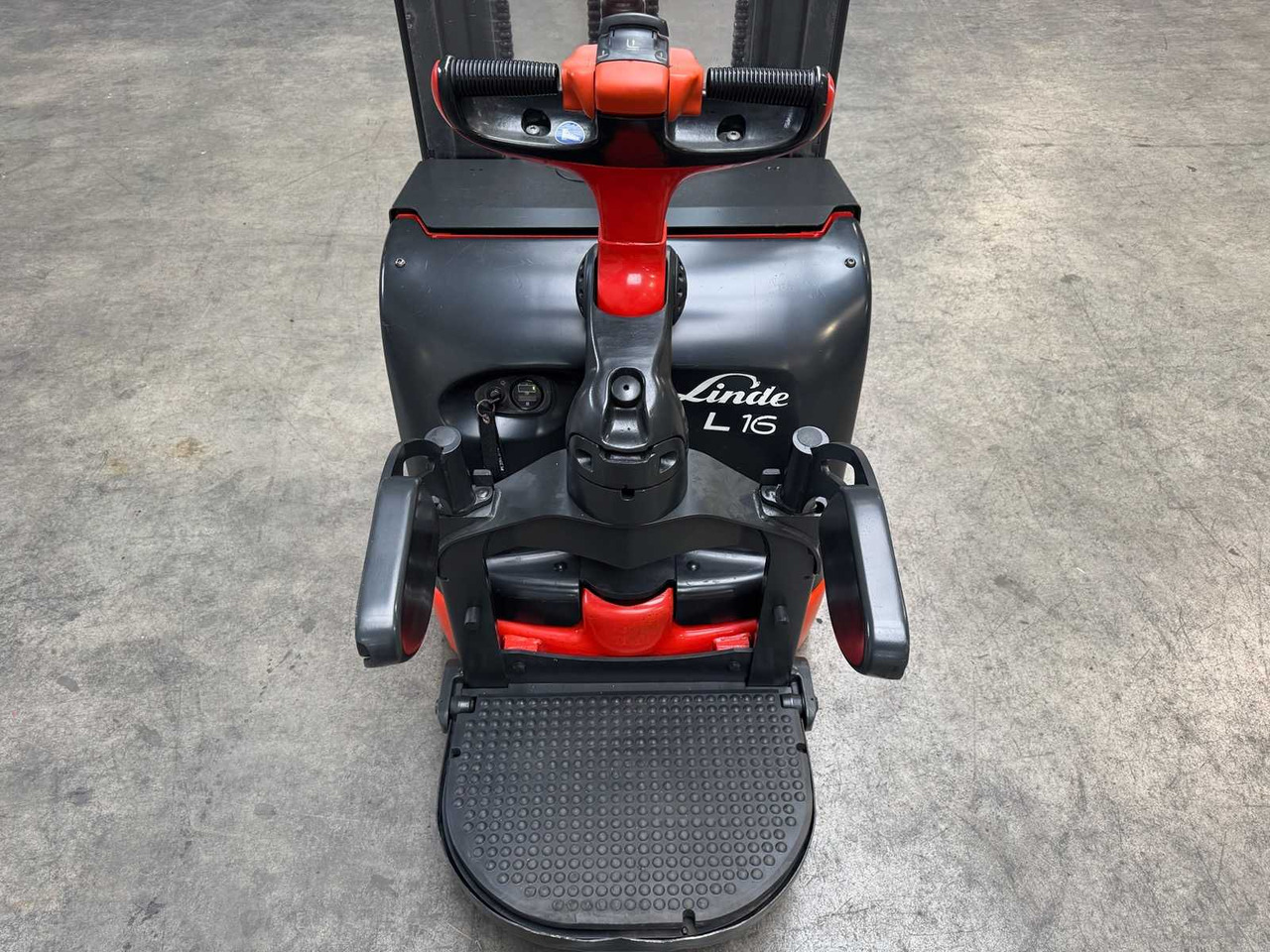 Carretilla elevadora 2012 SERVICE +UVV 09/2026 LINDE L16AP 1.600KG TRIPLEX 470CM PALLET TRUCK ANT 4.430 HOURS: foto 8 Carretilla elevadora 2012 SERVICE +UVV 09/2026 LINDE L16AP 1.600KG TRIPLEX 470CM PALLET TRUCK ANT 4.430 HOURS: foto 8