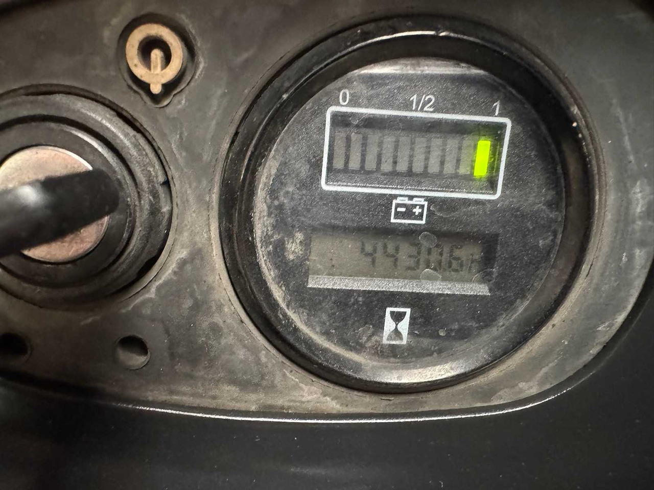 Carretilla elevadora 2012 SERVICE +UVV 09/2026 LINDE L16AP 1.600KG TRIPLEX 470CM PALLET TRUCK ANT 4.430 HOURS: foto 9 Carretilla elevadora 2012 SERVICE +UVV 09/2026 LINDE L16AP 1.600KG TRIPLEX 470CM PALLET TRUCK ANT 4.430 HOURS: foto 9