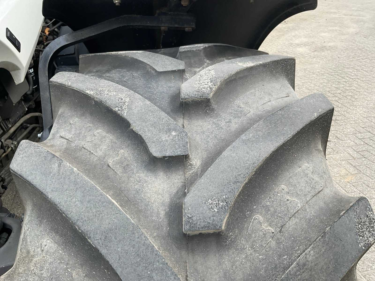 Tractor 2013 CLAAS ARION 630 ALL-WHEEL DRIVE FARM TRACTOR: foto 12 Tractor 2013 CLAAS ARION 630 ALL-WHEEL DRIVE FARM TRACTOR: foto 12