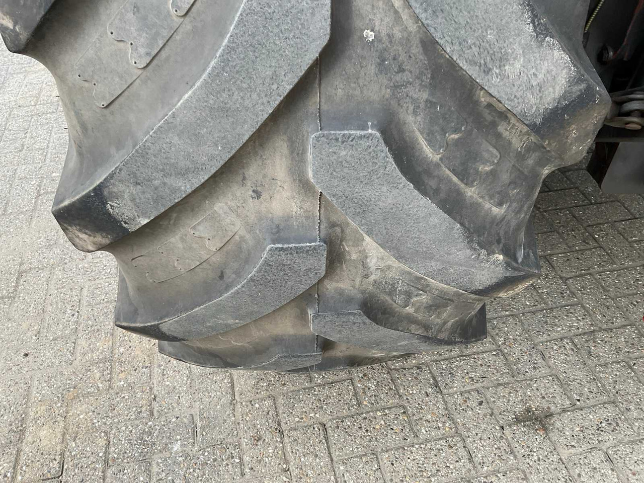 Tractor 2013 CLAAS ARION 630 ALL-WHEEL DRIVE FARM TRACTOR: foto 15 Tractor 2013 CLAAS ARION 630 ALL-WHEEL DRIVE FARM TRACTOR: foto 15