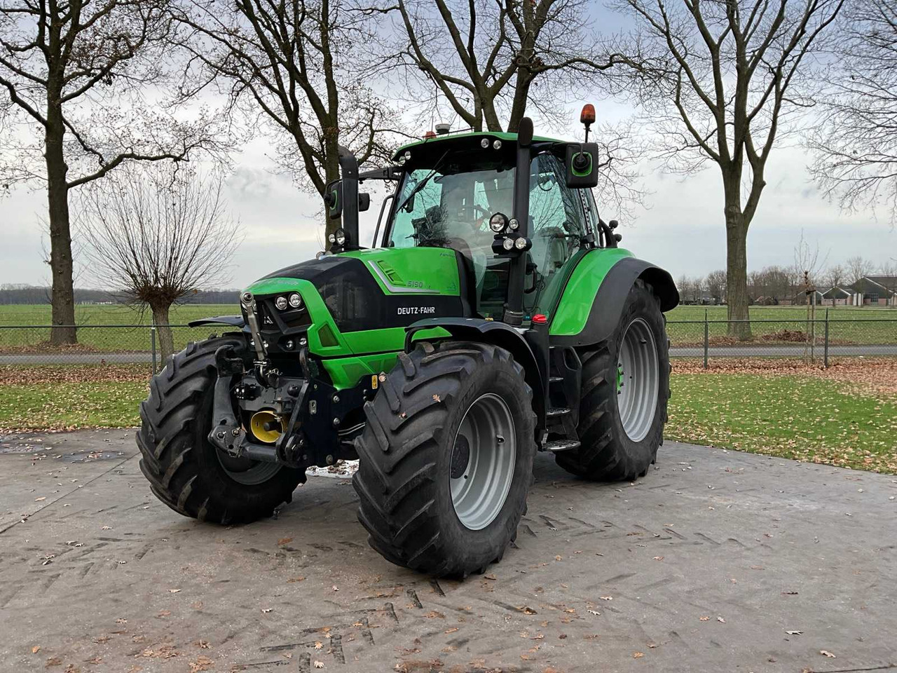 2015 DEUTZ-FAHR 6190 TTV ALL-WHEEL DRIVE FARM TRACTOR - Tractor: foto 1 2015 DEUTZ-FAHR 6190 TTV ALL-WHEEL DRIVE FARM TRACTOR - Tractor: foto 1