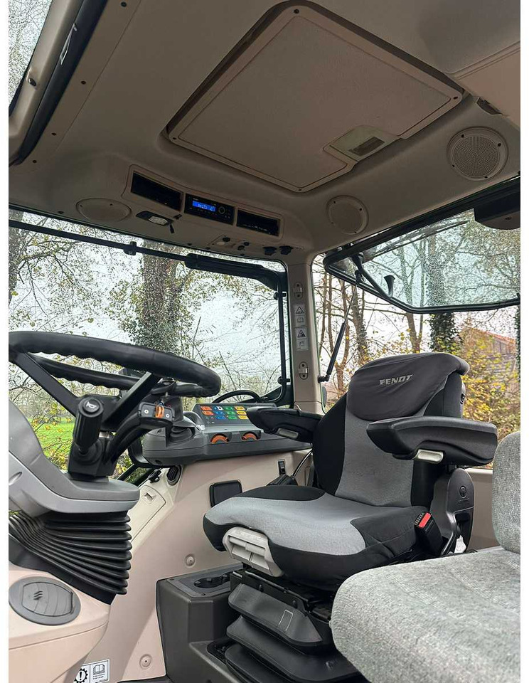 2015 FENDT 312 VARIO S4 ALL-WHEEL DRIVE FARM TRACTOR - Tractor: foto 4 2015 FENDT 312 VARIO S4 ALL-WHEEL DRIVE FARM TRACTOR - Tractor: foto 4