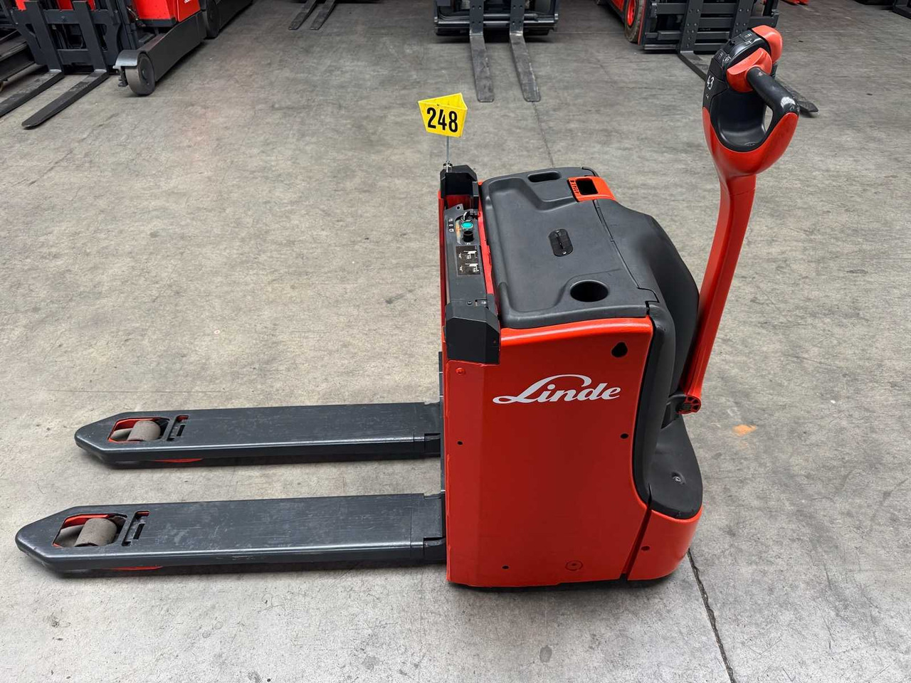 2016 LINDE T16L PALLET TRUCK ANT STACKER INITIAL STROKE 3,247 HOURS - Carretilla elevadora: foto 5 2016 LINDE T16L PALLET TRUCK ANT STACKER INITIAL STROKE 3,247 HOURS - Carretilla elevadora: foto 5