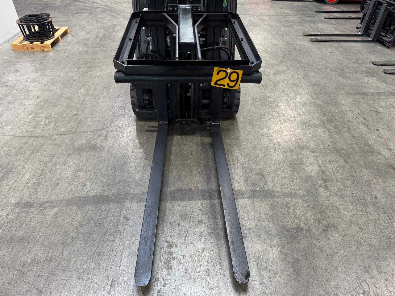 2017 KAUP FEM2 SIDESHIFT WITH UPPER PALLET CLAMP 200CM HIGH CARTON CLAMP 3RD + 4TH VALVE 2.500KG - Carretilla elevadora: foto 5 2017 KAUP FEM2 SIDESHIFT WITH UPPER PALLET CLAMP 200CM HIGH CARTON CLAMP 3RD + 4TH VALVE 2.500KG - Carretilla elevadora: foto 5