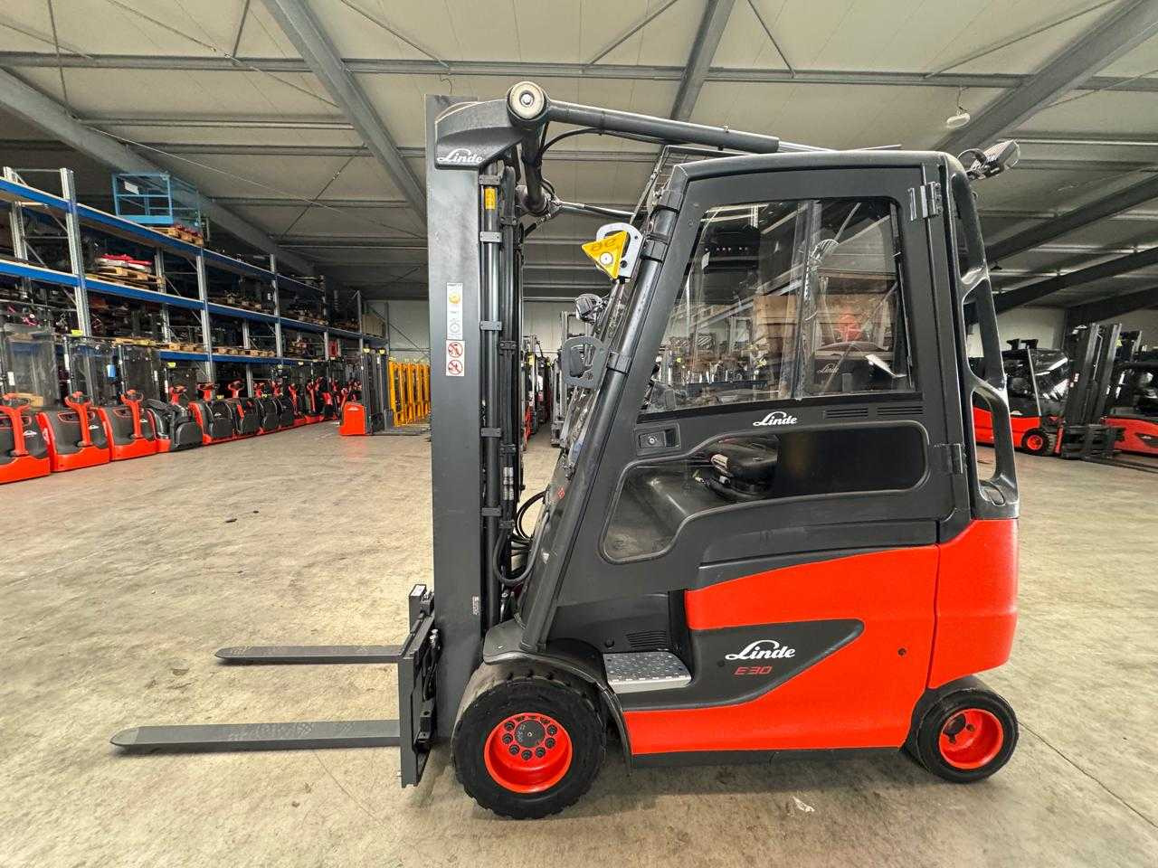 2017 SERVICE + UVV 09/2026 LINDE E30 3.000KG DUPLEX FREE LIFT 3RD + 4TH VALVE ELECTRIC FORKLIFT CAMERA - Carretilla elevadora: foto 1 2017 SERVICE + UVV 09/2026 LINDE E30 3.000KG DUPLEX FREE LIFT 3RD + 4TH VALVE ELECTRIC FORKLIFT CAMERA - Carretilla elevadora: foto 1