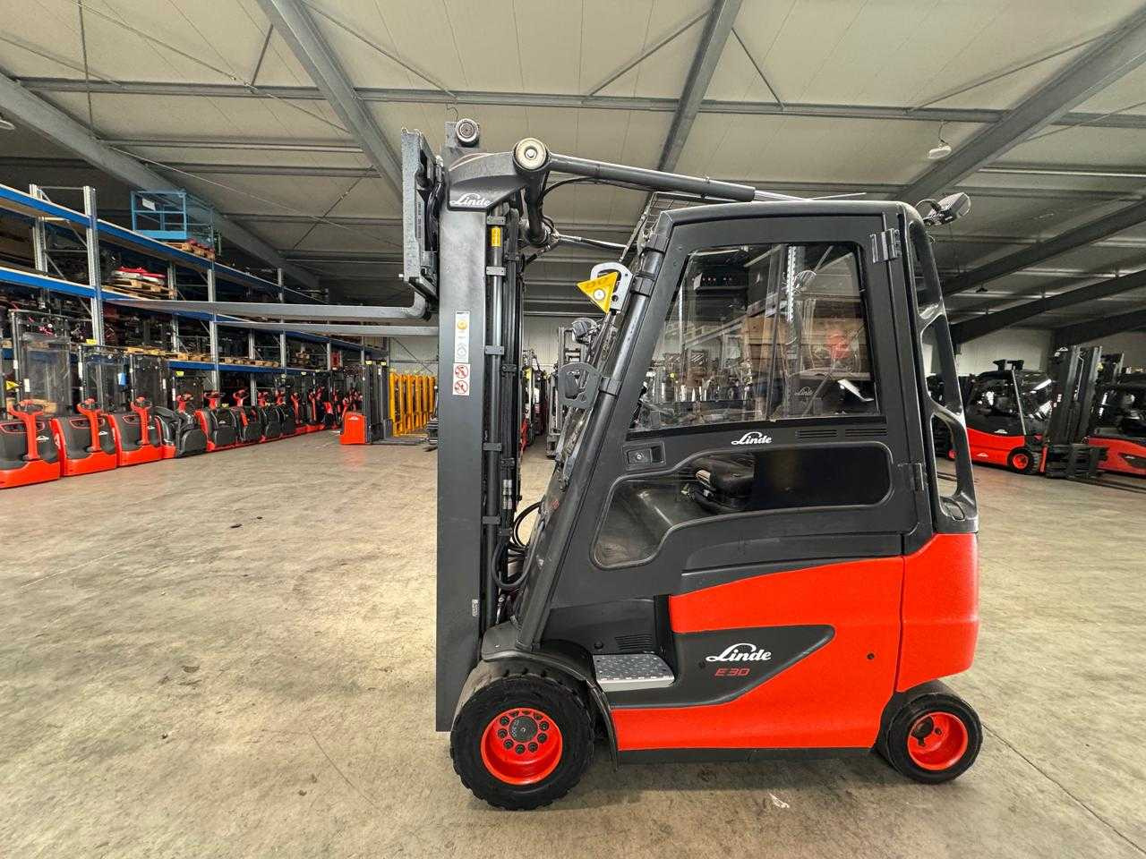 2017 SERVICE + UVV 09/2026 LINDE E30 3.000KG DUPLEX FREE LIFT 3RD + 4TH VALVE ELECTRIC FORKLIFT CAMERA - Carretilla elevadora: foto 2 2017 SERVICE + UVV 09/2026 LINDE E30 3.000KG DUPLEX FREE LIFT 3RD + 4TH VALVE ELECTRIC FORKLIFT CAMERA - Carretilla elevadora: foto 2