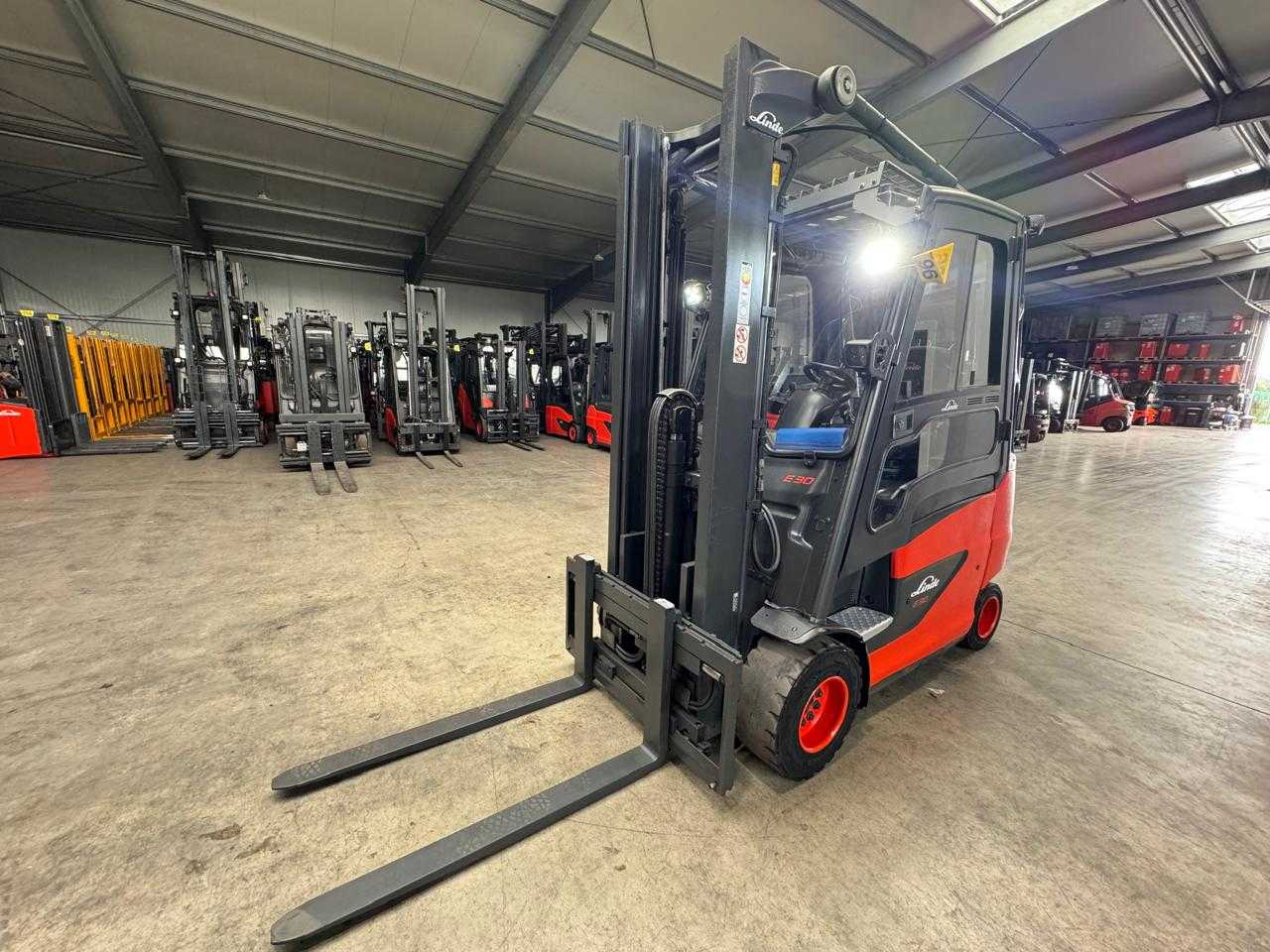 2017 SERVICE + UVV 09/2026 LINDE E30 3.000KG DUPLEX FREE LIFT 3RD + 4TH VALVE ELECTRIC FORKLIFT CAMERA - Carretilla elevadora: foto 5 2017 SERVICE + UVV 09/2026 LINDE E30 3.000KG DUPLEX FREE LIFT 3RD + 4TH VALVE ELECTRIC FORKLIFT CAMERA - Carretilla elevadora: foto 5