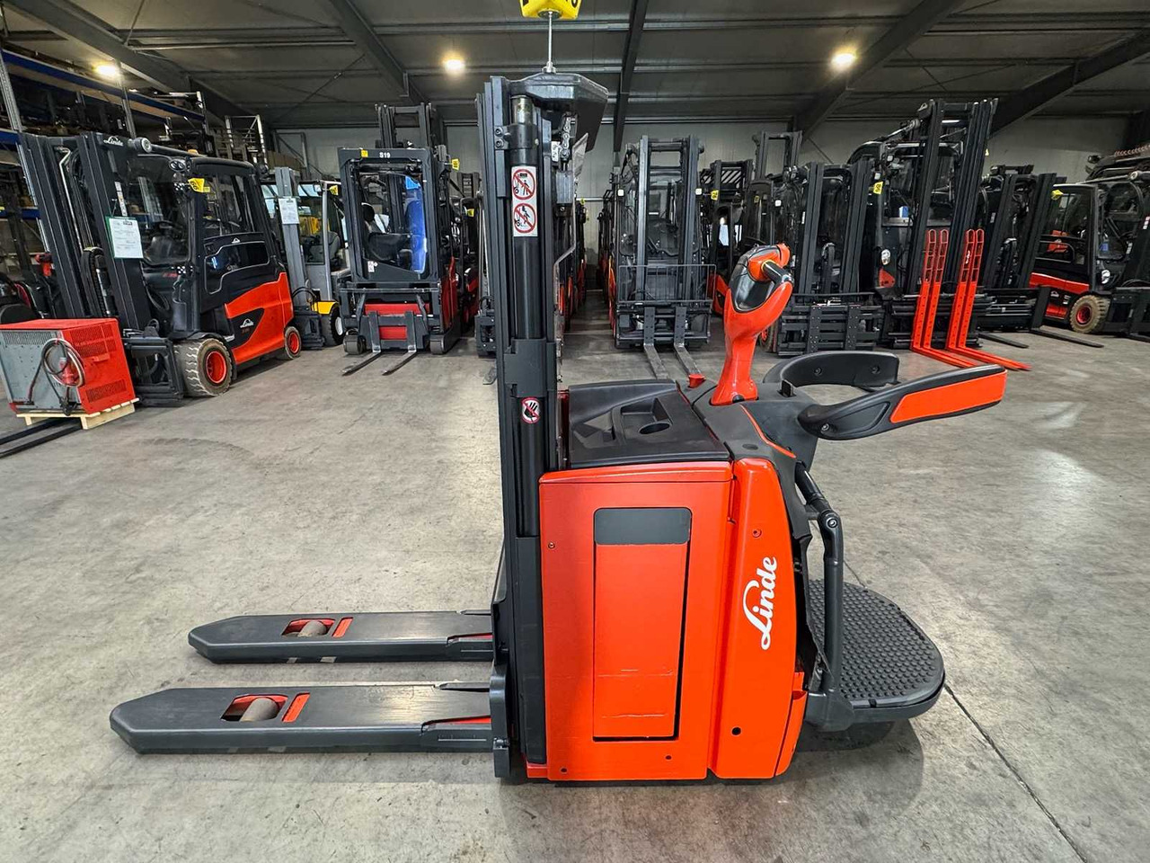 2017 SERVICE +UVV 10/2026 LINDE L14AP EVO 1.400KG SCALE PALLET TRUCK ANT 3.817 HOURS - Carretilla elevadora: foto 2 2017 SERVICE +UVV 10/2026 LINDE L14AP EVO 1.400KG SCALE PALLET TRUCK ANT 3.817 HOURS - Carretilla elevadora: foto 2