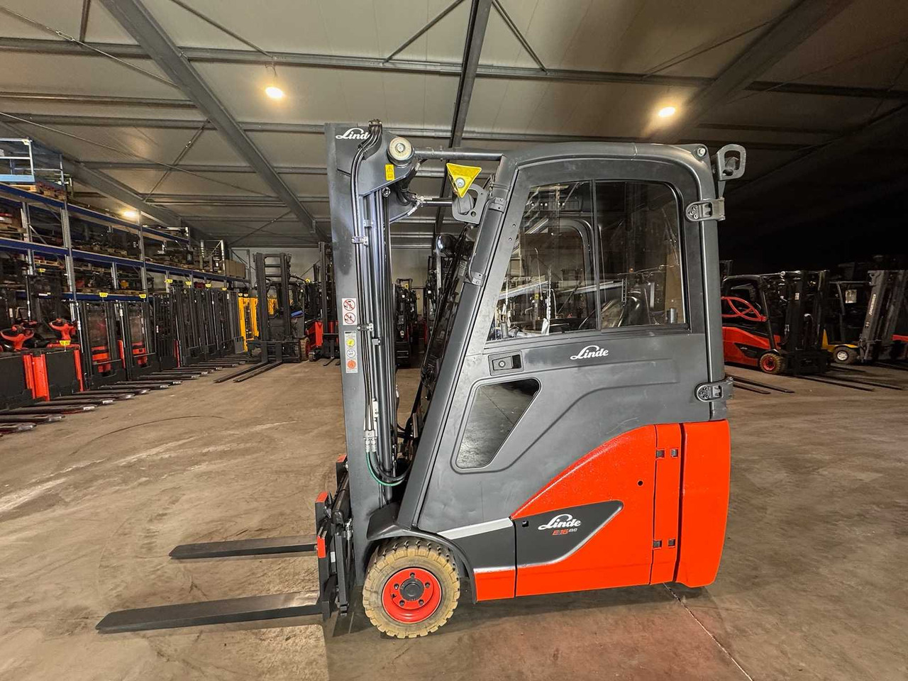 2017 SERVICE + UVV 11/2026 LINDE E16H EVO TRIPLEX 3RD + 4TH VALVE CAB ELECTRIC FORKLIFT 3,811 HOURS - Carretilla elevadora: foto 2 2017 SERVICE + UVV 11/2026 LINDE E16H EVO TRIPLEX 3RD + 4TH VALVE CAB ELECTRIC FORKLIFT 3,811 HOURS - Carretilla elevadora: foto 2