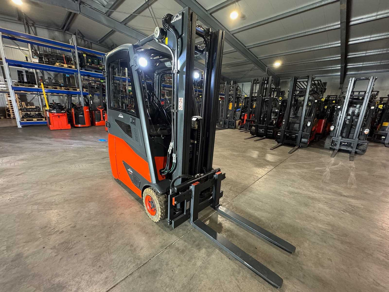 2017 SERVICE + UVV 11/2026 LINDE E16H EVO TRIPLEX 3RD + 4TH VALVE CAB ELECTRIC FORKLIFT 3,811 HOURS - Carretilla elevadora: foto 5 2017 SERVICE + UVV 11/2026 LINDE E16H EVO TRIPLEX 3RD + 4TH VALVE CAB ELECTRIC FORKLIFT 3,811 HOURS - Carretilla elevadora: foto 5