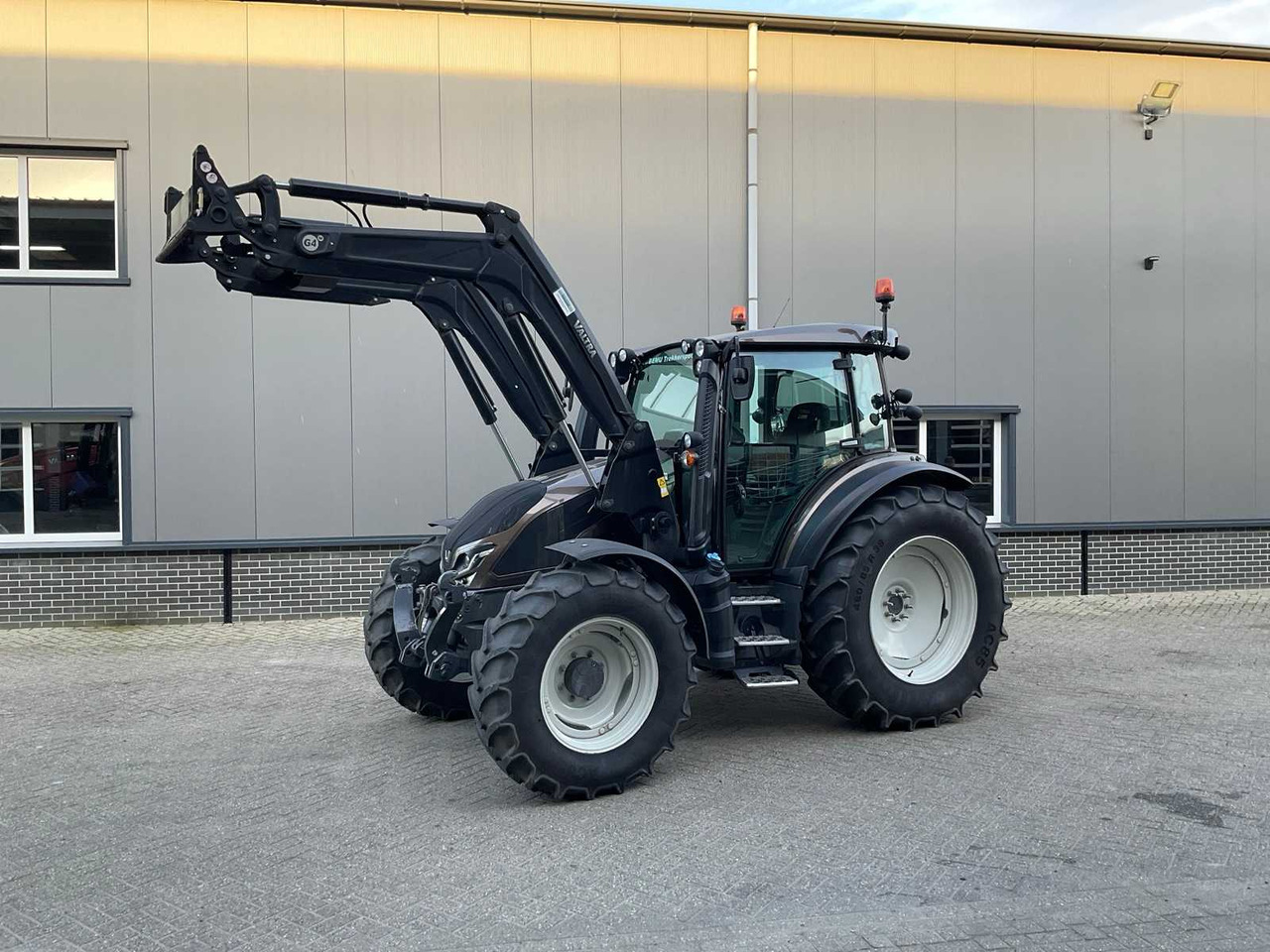 2022 VALTRA G115 HITECH ALL-WHEEL DRIVE FARM TRACTOR - Tractor: foto 1 2022 VALTRA G115 HITECH ALL-WHEEL DRIVE FARM TRACTOR - Tractor: foto 1