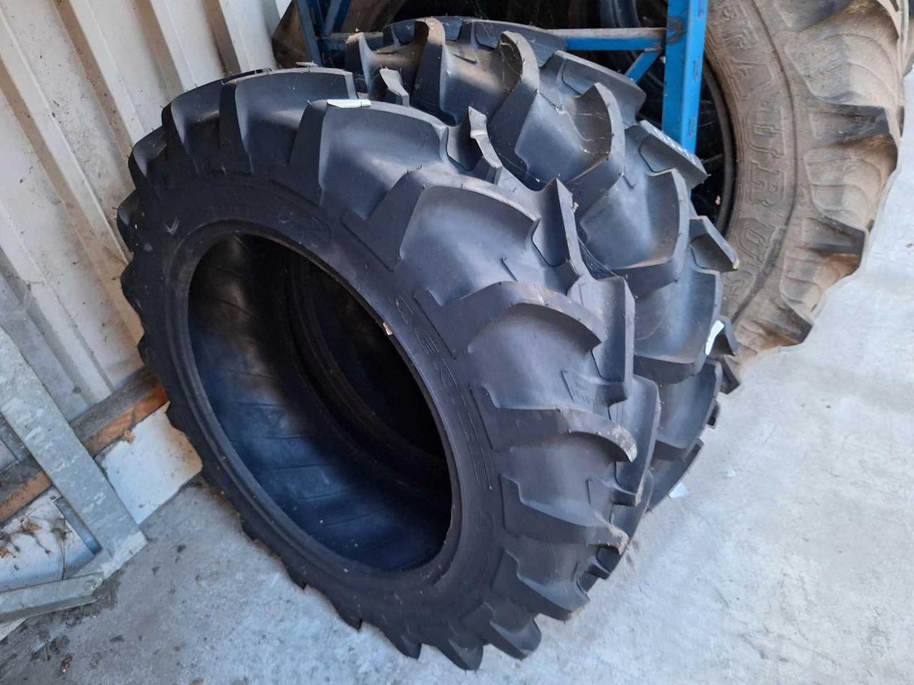 2x tractor tire Michelin 11.2-28 NEW - Neumáticos y llantas para Tractor: foto 1 2x tractor tire Michelin 11.2-28 NEW - Neumáticos y llantas para Tractor: foto 1