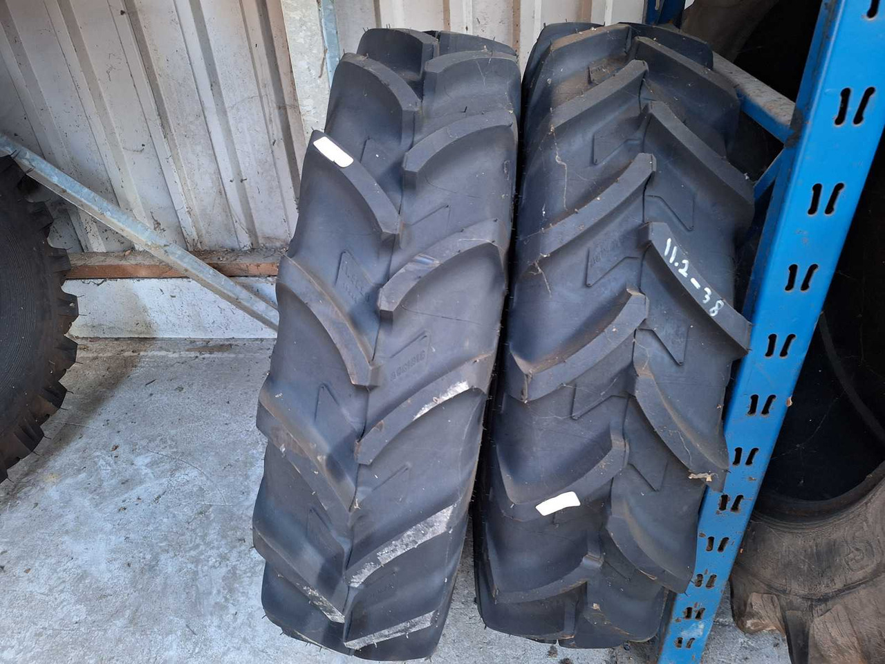 2x tractor tire Michelin 11.2-28 NEW - Neumáticos y llantas para Tractor: foto 3 2x tractor tire Michelin 11.2-28 NEW - Neumáticos y llantas para Tractor: foto 3