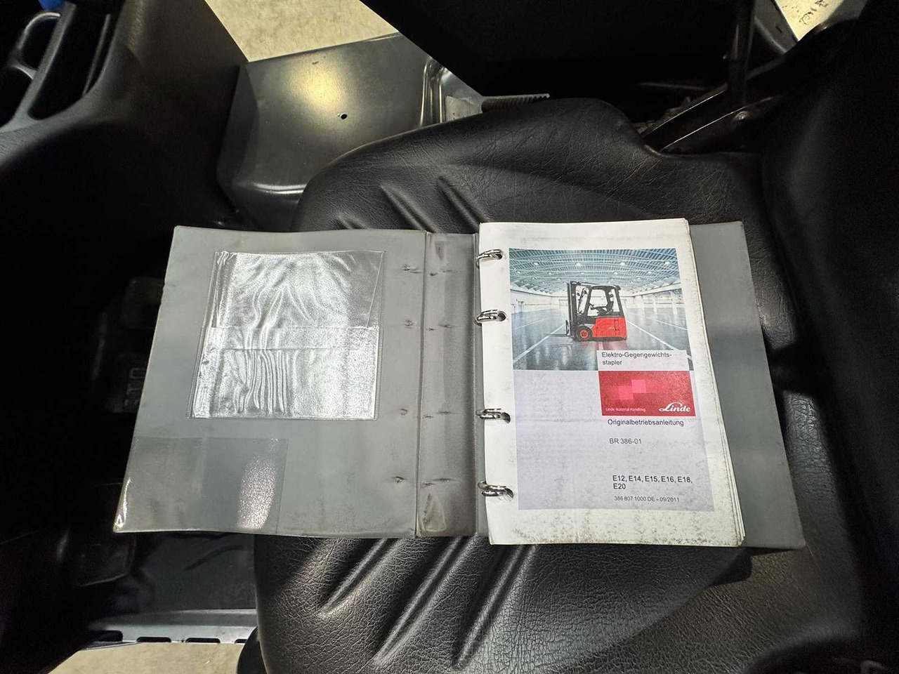 Carretilla elevadora 40/2023 SERVICE + UVV 09/2026 LINDE E16 1,600KG TRIPLEX ELECTRIC FORKLIFT 12,719 HOURS: foto 15 Carretilla elevadora 40/2023 SERVICE + UVV 09/2026 LINDE E16 1,600KG TRIPLEX ELECTRIC FORKLIFT 12,719 HOURS: foto 15