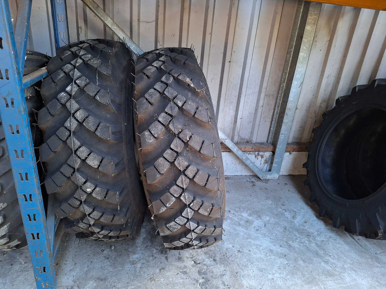 Agricultural tire loader 370-508/1400-20 on rims 8 holes NEW 2x - Neumáticos y llantas para Tractor: foto 1 Agricultural tire loader 370-508/1400-20 on rims 8 holes NEW 2x - Neumáticos y llantas para Tractor: foto 1
