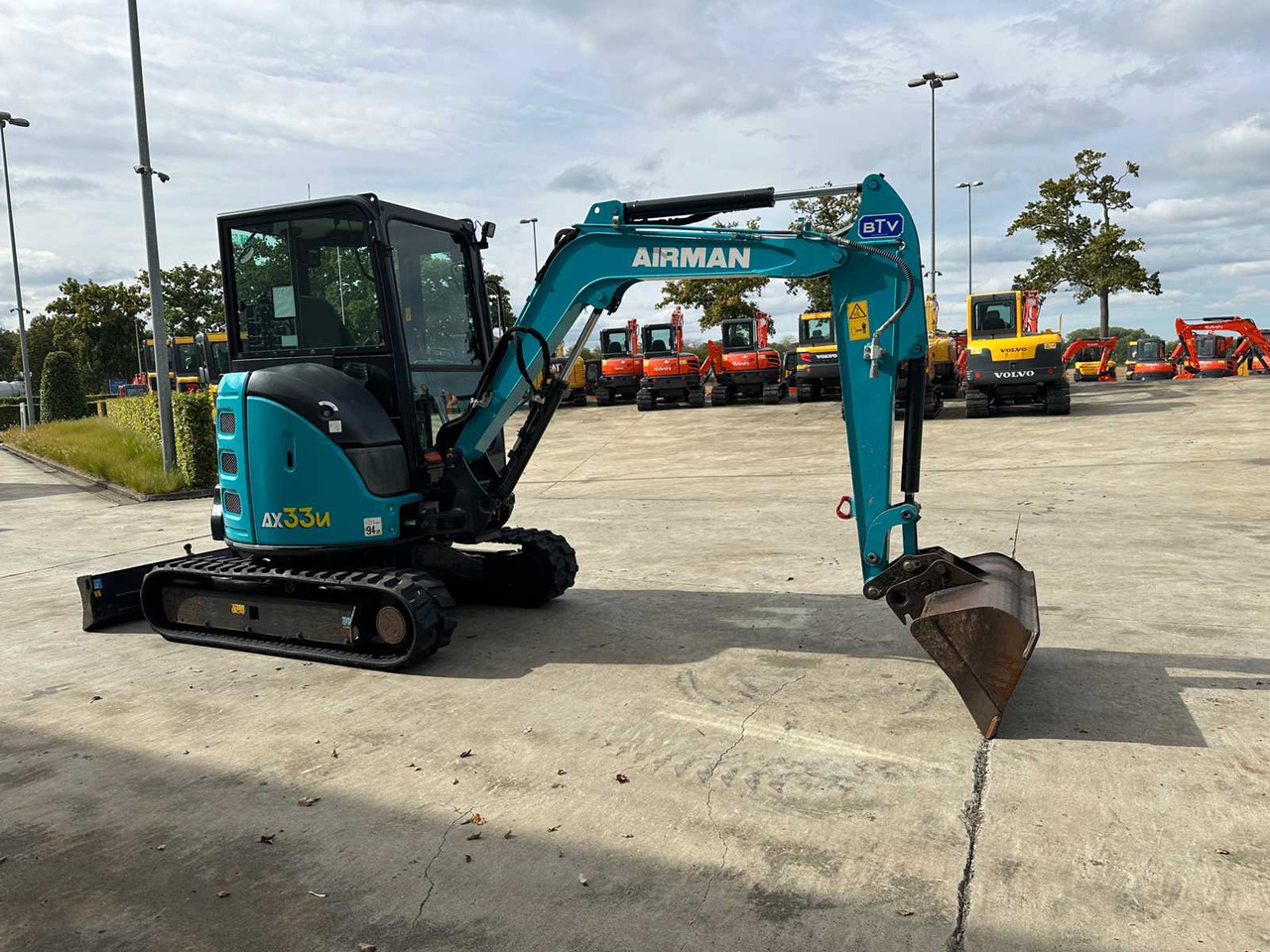 Airman AIRMAN - 2023 - AX33U-7 - MIDI EXCAVATOR - Excavadora de cadenas: foto 3 Airman AIRMAN - 2023 - AX33U-7 - MIDI EXCAVATOR - Excavadora de cadenas: foto 3